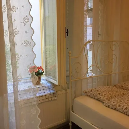 3mins Homestay